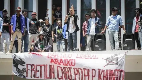 Timor-Leste Scraps Proposal to Provide No-Cost Cars for MPs After Widespread Demonstrations