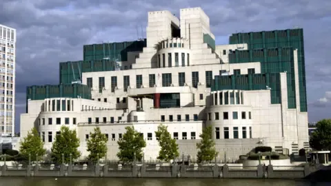MI6 Rolls Out Deep Web Portal to Lure Intelligence Sources in Russia