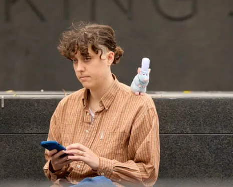 ‘People grant me a wide berth’: My strange seven days of wearing shoulder pals